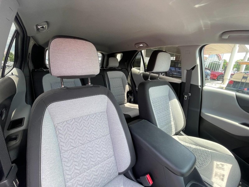 Chevrolet Equinox Vehicle Image 04