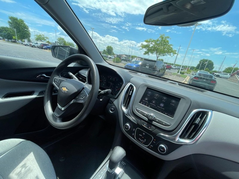 Chevrolet Equinox Vehicle Image 05