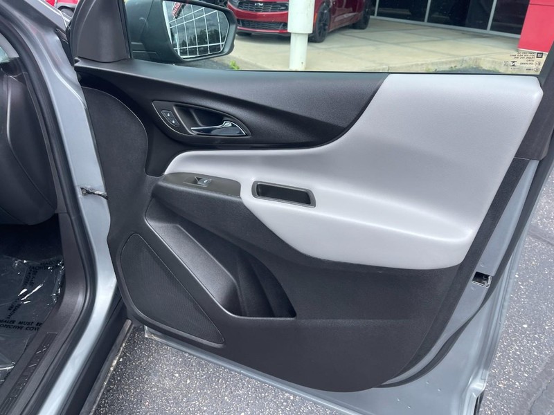 Chevrolet Equinox Vehicle Image 08