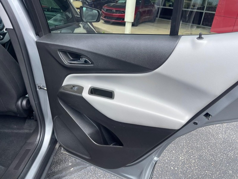 Chevrolet Equinox Vehicle Image 11