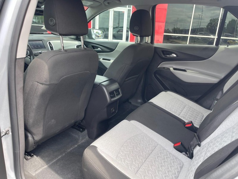 Chevrolet Equinox Vehicle Image 13