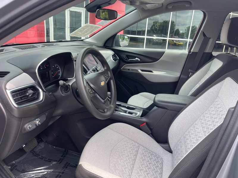 Chevrolet Equinox Vehicle Image 15