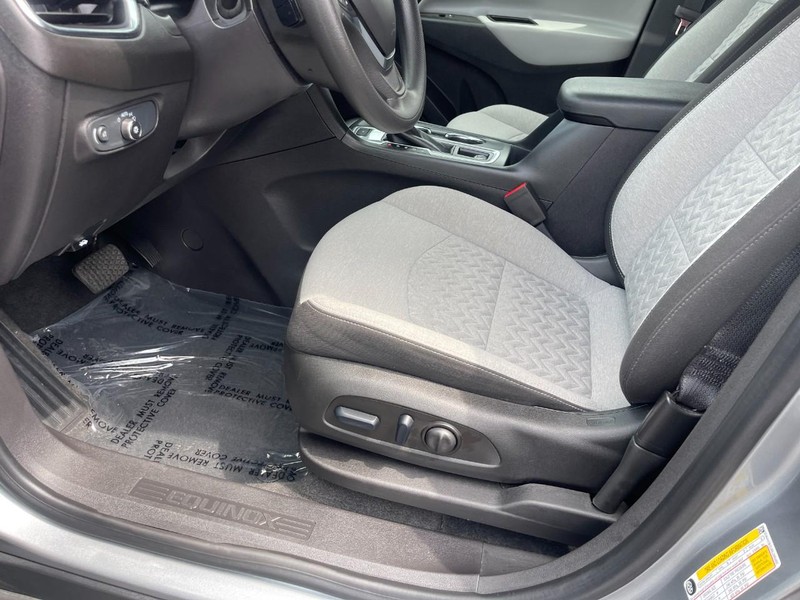 Chevrolet Equinox Vehicle Image 16