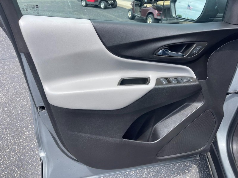 Chevrolet Equinox Vehicle Image 17