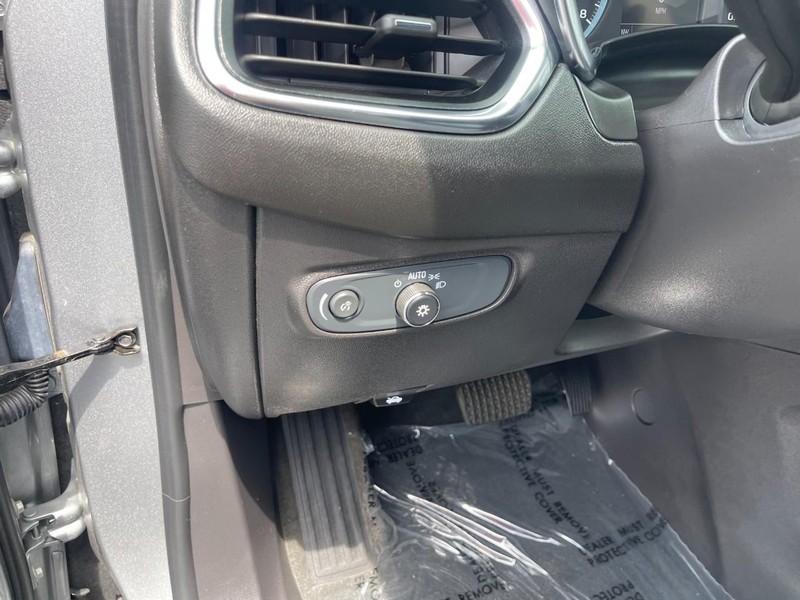 Chevrolet Equinox Vehicle Image 18