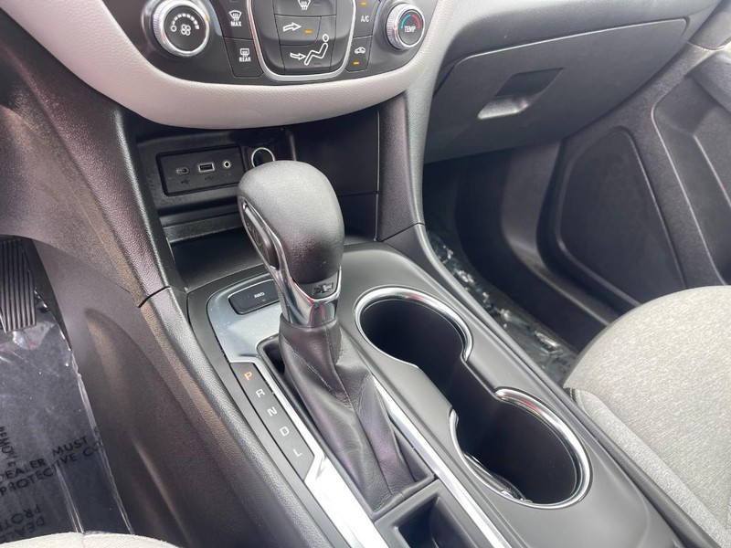 Chevrolet Equinox Vehicle Image 24