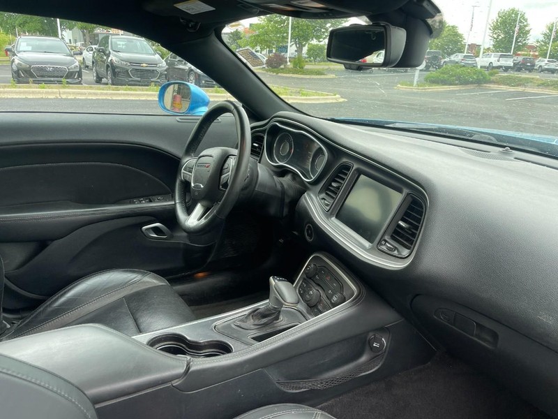 Dodge Challenger Vehicle Image 02