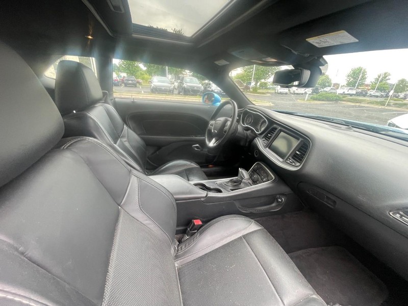 Dodge Challenger Vehicle Image 04