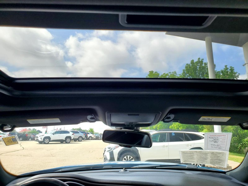 Dodge Challenger Vehicle Image 11