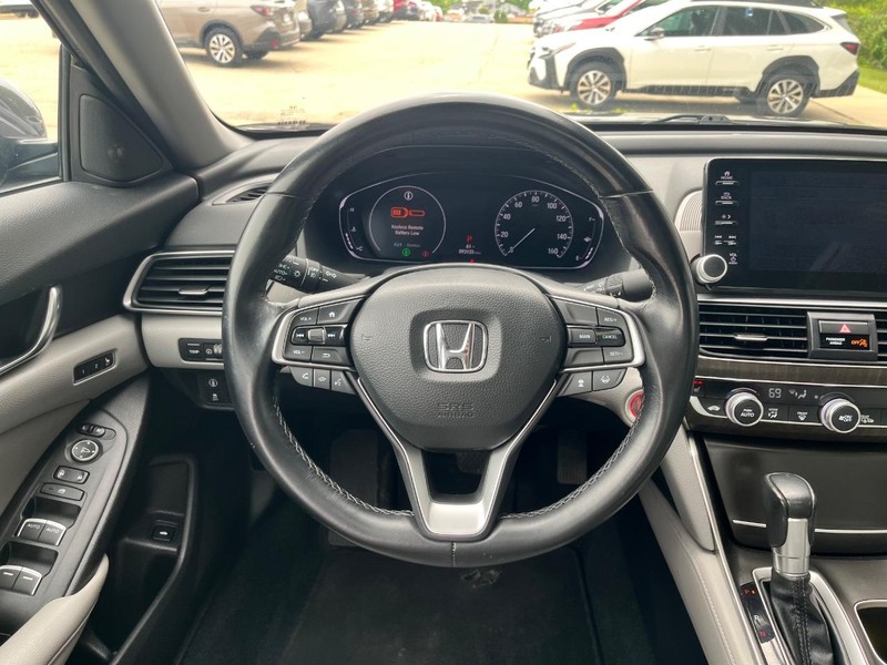 Honda Accord Sedan Vehicle Image 11