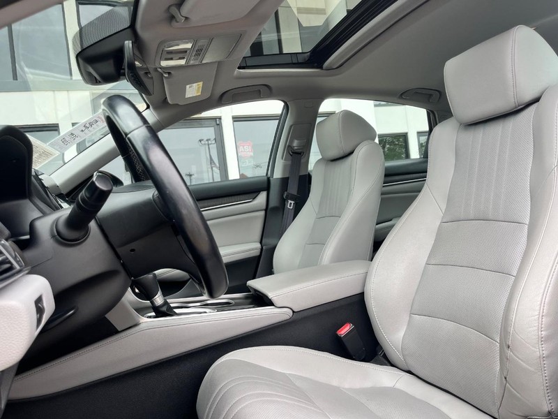 Honda Accord Sedan Vehicle Image 12