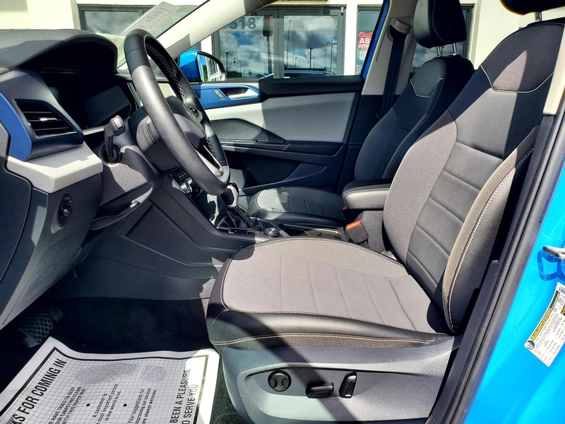 Volkswagen Taos Vehicle Image 11