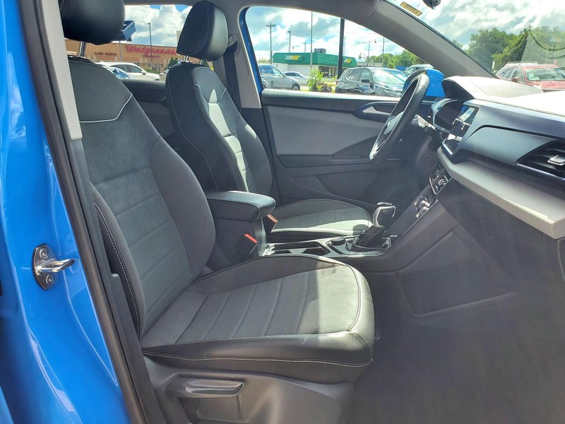 Volkswagen Taos Vehicle Image 12