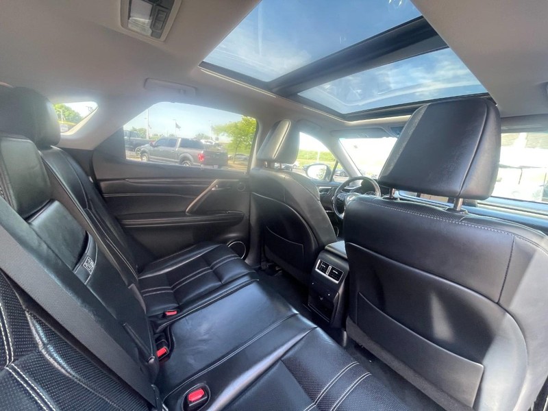 Lexus RX Vehicle Image 16