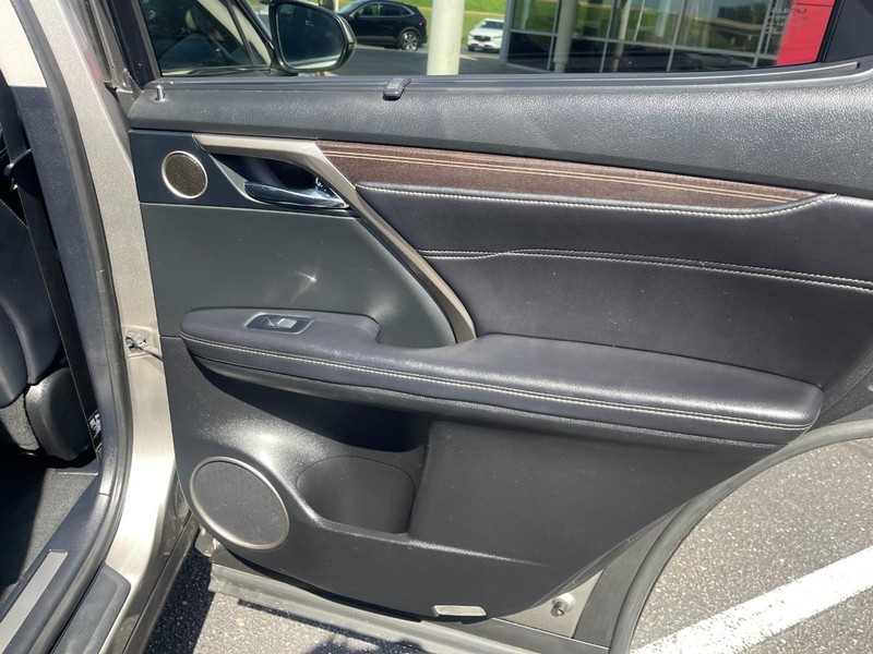 Lexus RX Vehicle Image 17