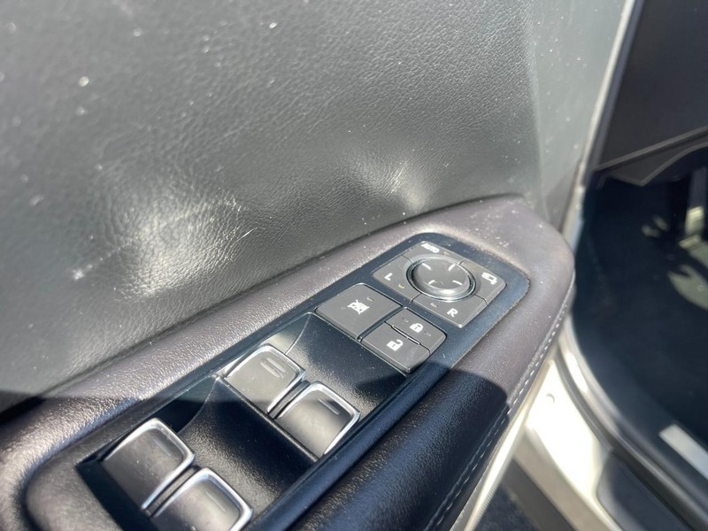Lexus RX Vehicle Image 24
