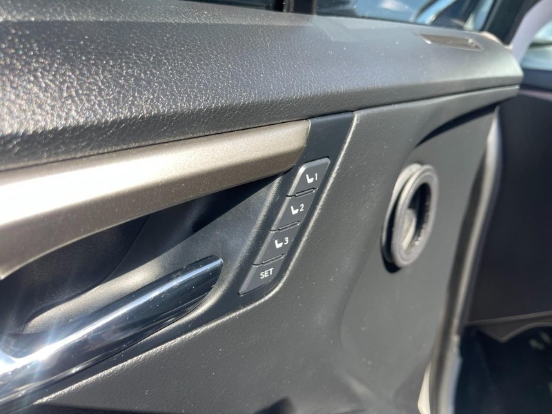 Lexus RX Vehicle Image 25