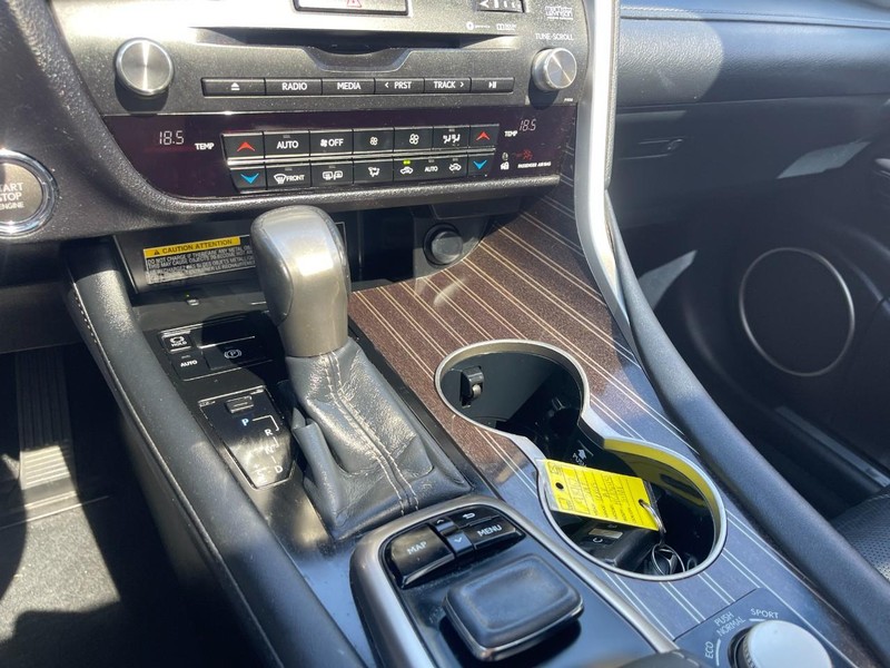 Lexus RX Vehicle Image 33
