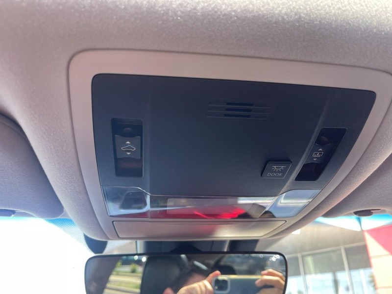 Lexus RX Vehicle Image 38