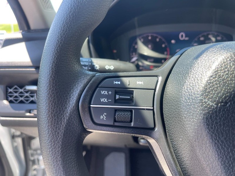 Honda Accord Sedan Vehicle Image 23