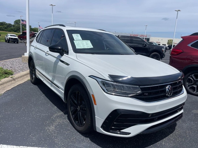 Volkswagen Tiguan Vehicle Image 02