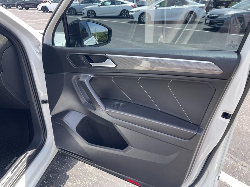 Volkswagen Tiguan Vehicle Image 12