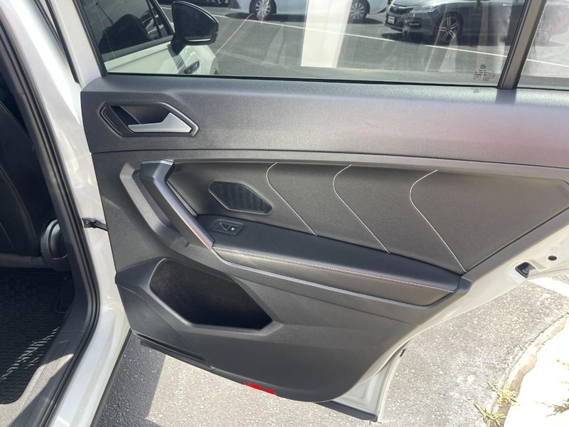 Volkswagen Tiguan Vehicle Image 14