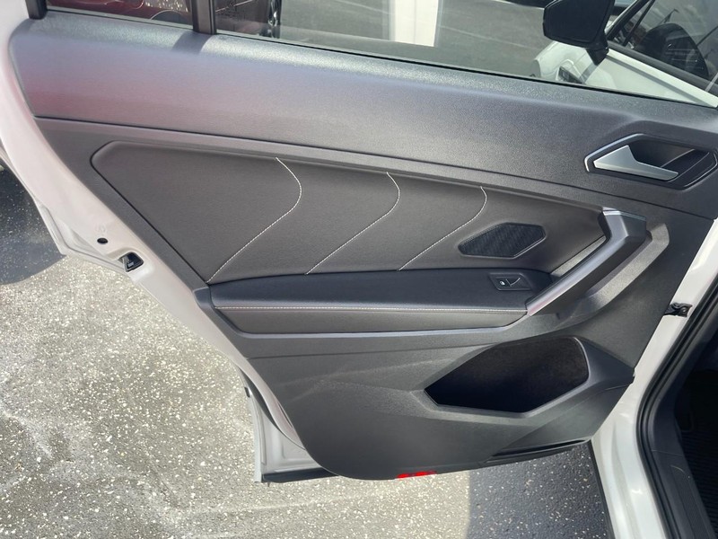 Volkswagen Tiguan Vehicle Image 18