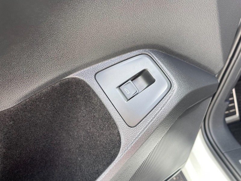 Volkswagen Tiguan Vehicle Image 21