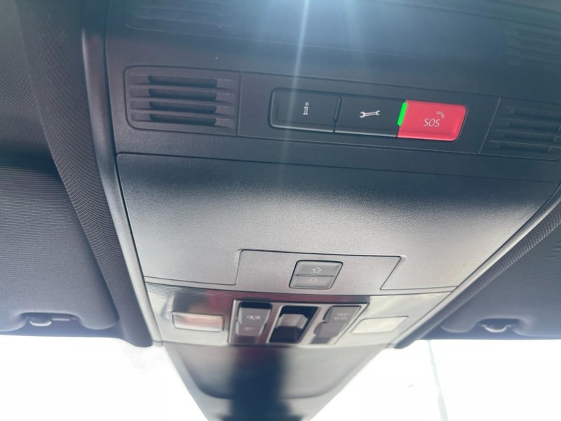Volkswagen Tiguan Vehicle Image 32