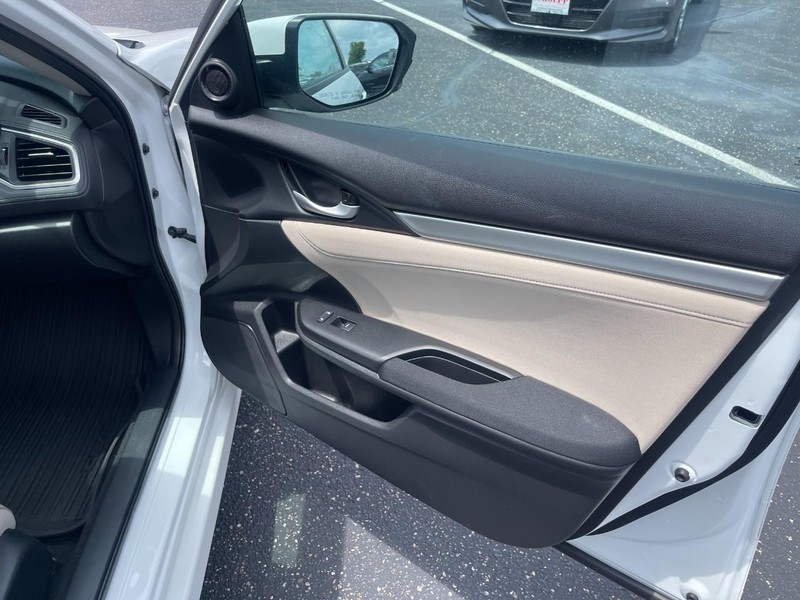 Honda Civic Sedan Vehicle Image 09