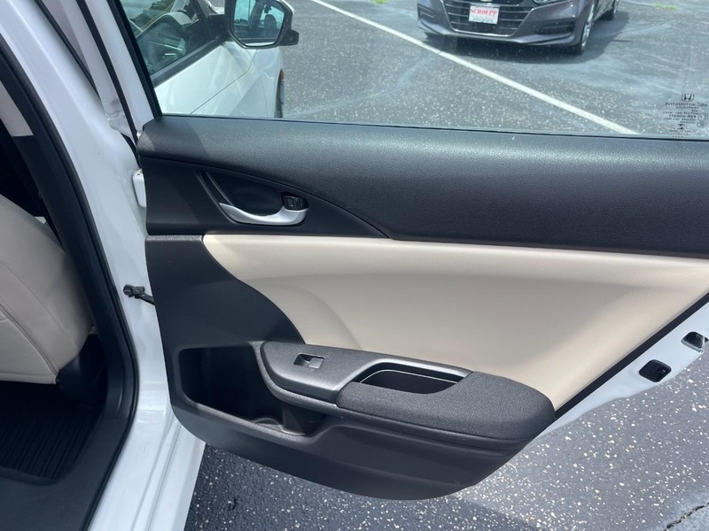 Honda Civic Sedan Vehicle Image 12