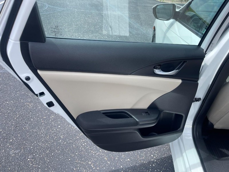 Honda Civic Sedan Vehicle Image 15