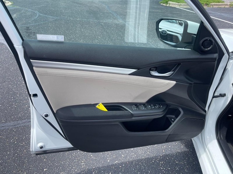 Honda Civic Sedan Vehicle Image 17