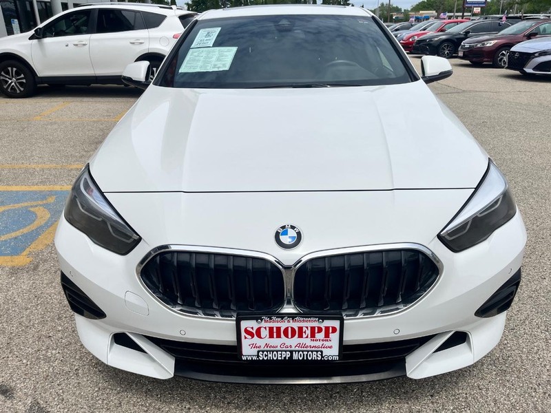 BMW 2 Series Vehicle Full-screen Gallery Image 02
