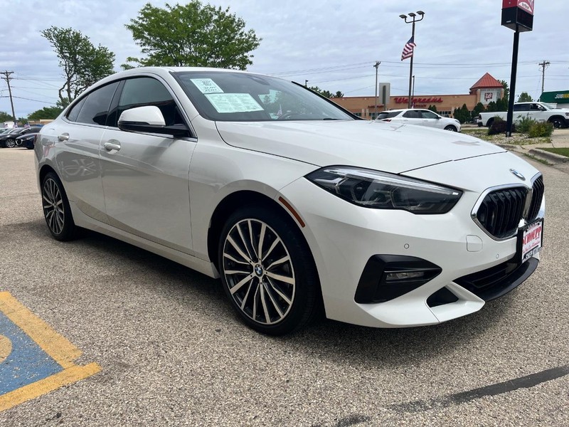 BMW 2 Series Vehicle Full-screen Gallery Image 03