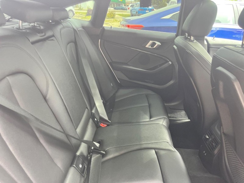 BMW 2 Series Vehicle Full-screen Gallery Image 15
