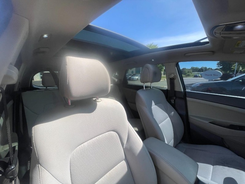 Hyundai Tucson Vehicle Image 04