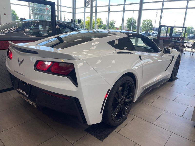 Chevrolet Corvette Vehicle Image 03