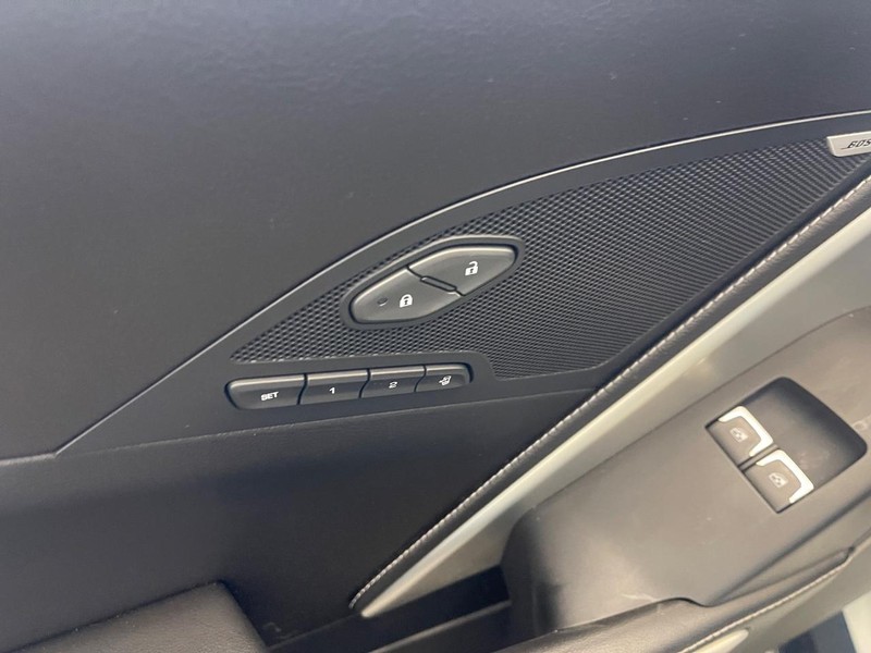 Chevrolet Corvette Vehicle Image 15