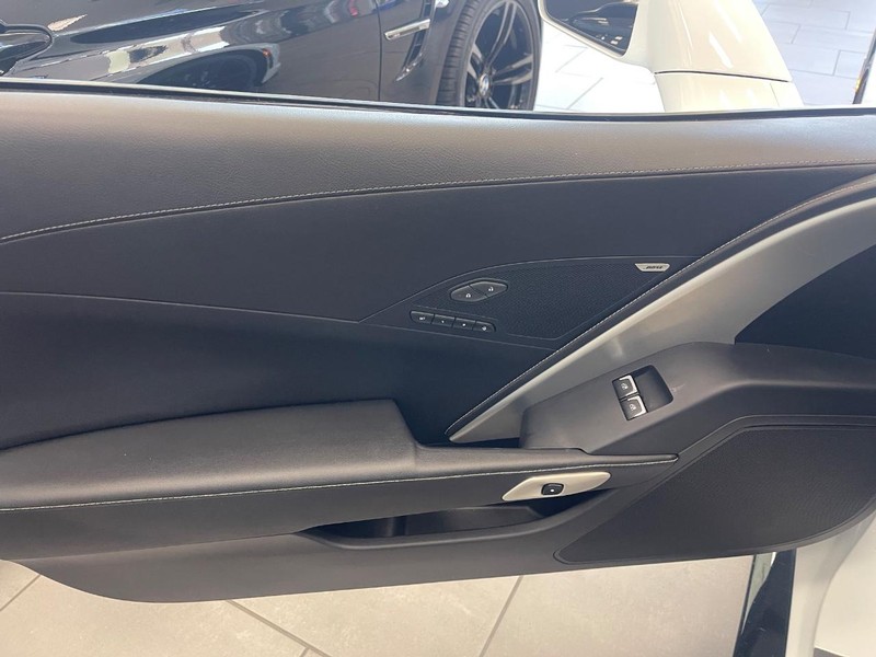 Chevrolet Corvette Vehicle Image 16