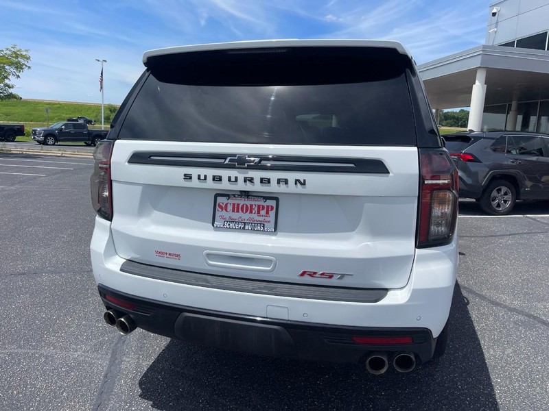 Chevrolet Suburban Vehicle Image 04