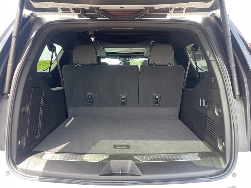 Chevrolet Suburban Vehicle Image 19