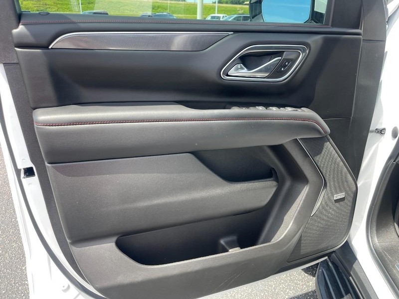 Chevrolet Suburban Vehicle Image 24