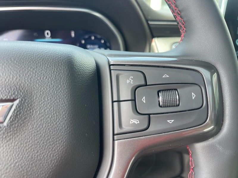 Chevrolet Suburban Vehicle Image 30