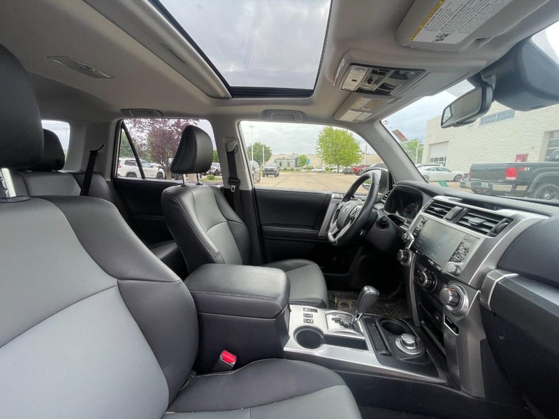 Toyota 4RUNNER SE Vehicle Image 04