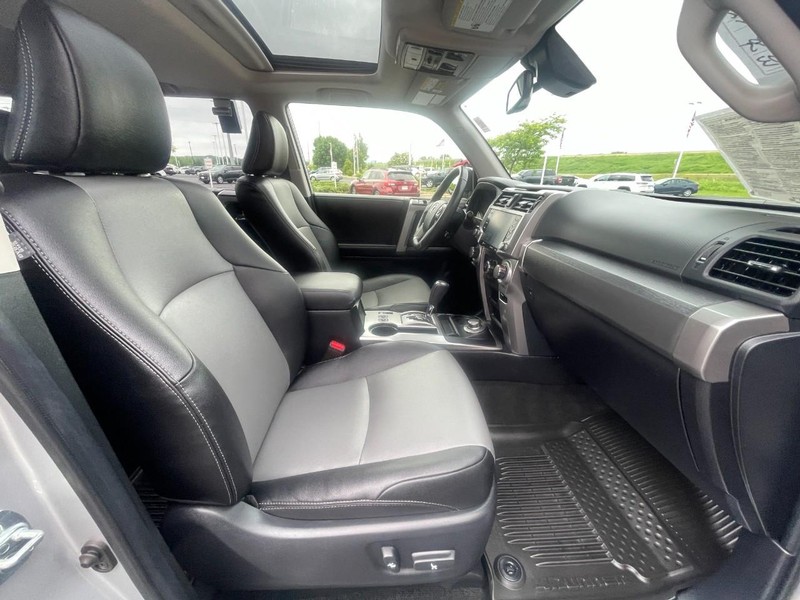 Toyota 4Runner Vehicle Image 11