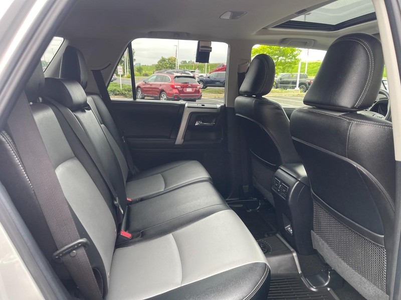 Toyota 4Runner Vehicle Image 13