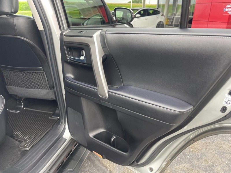 Toyota 4Runner Vehicle Image 14
