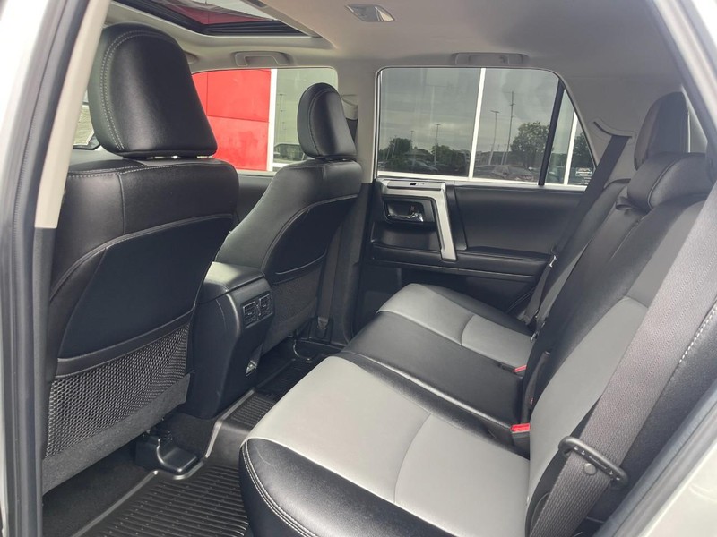 Toyota 4Runner Vehicle Image 16